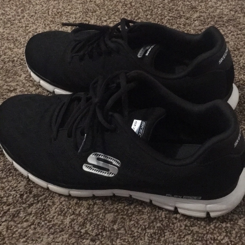 Skechers Men’s Skechers-knit tennis shoes Size 11